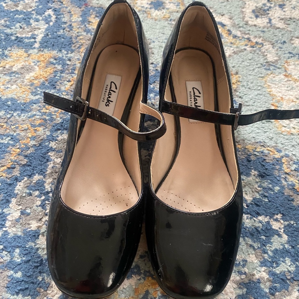 Clarks Black Patent Leather Mary Jane Heels with Strap, size 7
